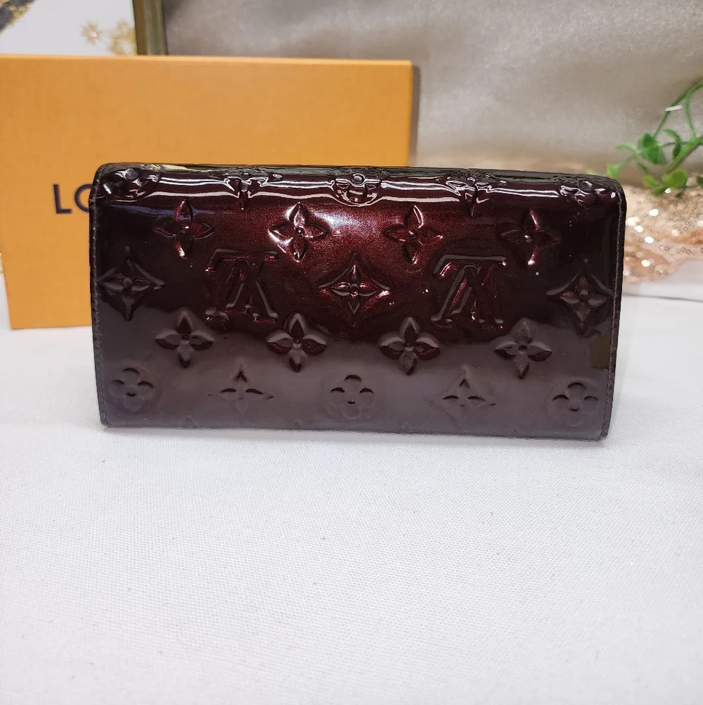 Authentic Louis Vuitton Amarante Monogram Vernis Sarah Wallet W/ Box AND COA